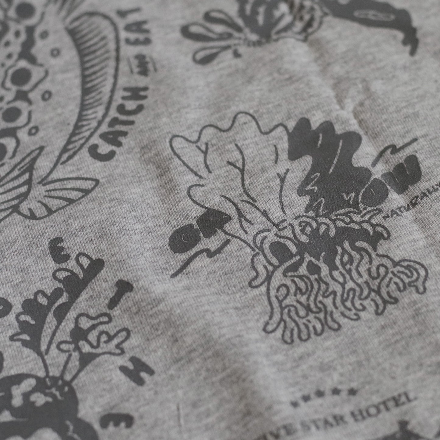 EXPLORING EXOTIC PLANTS 01 TEE Palangka Raya [GREY]